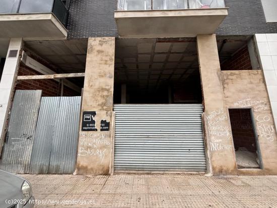 Se oferta local comercial en c/poeta Francesc Miret con altillo - VALENCIA