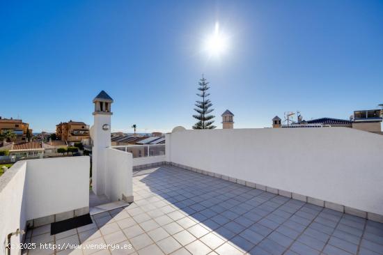  DÚPLEX CON SOLÁRIUM, PISCINA, GARAJE Y EN UNA ZONA ÚNICA - ALICANTE 