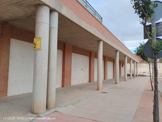 Local-almacén próximo Instituto Bartolomé Pérez Casas - MURCIA