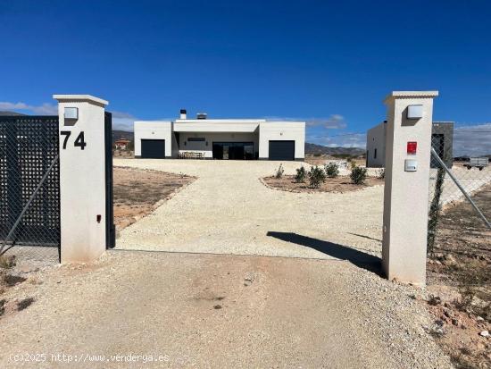 VILLAS DE OBRA NUEVA EN PINOSO - ALICANTE