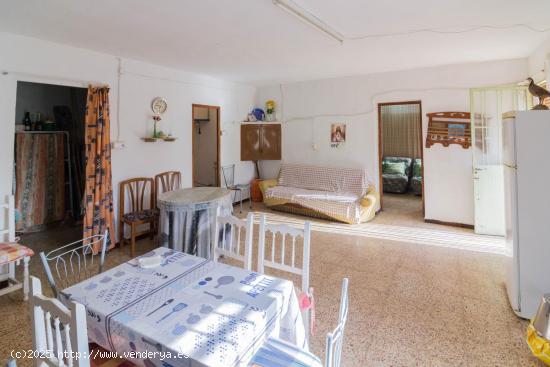 CASA CON GRAN PARCELA DE 25.000M2 EN TORREMENDO (ORIHUELA) - ALICANTE