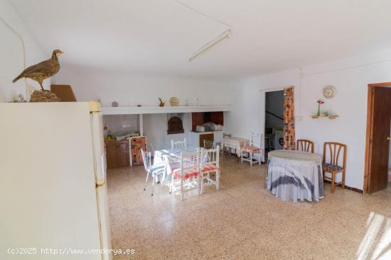 CASA CON GRAN PARCELA DE 25.000M2 EN TORREMENDO (ORIHUELA) - ALICANTE