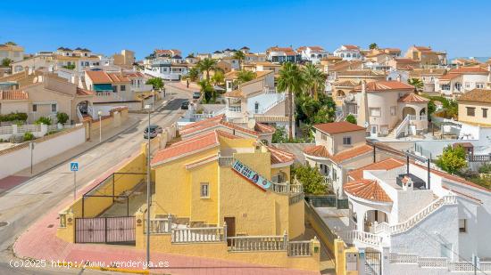 Presentamos una coqueta Villa en la exclusiva urbanización de La Marquesa, Rojales - ALICANTE