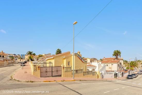 Presentamos una coqueta Villa en la exclusiva urbanización de La Marquesa, Rojales - ALICANTE