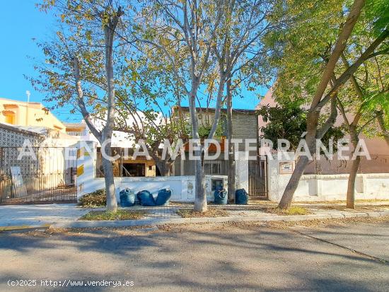 Terreno en pleno centro de La Cañada. - VALENCIA