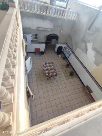 CASA SEMINUEVA, 4HAB, 2 SALONES, GJE DOBLE, PATIO Y TERRAZA. - VALENCIA