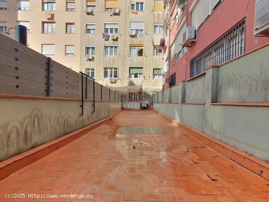  Piso a reformar con gran terraza. - BARCELONA 