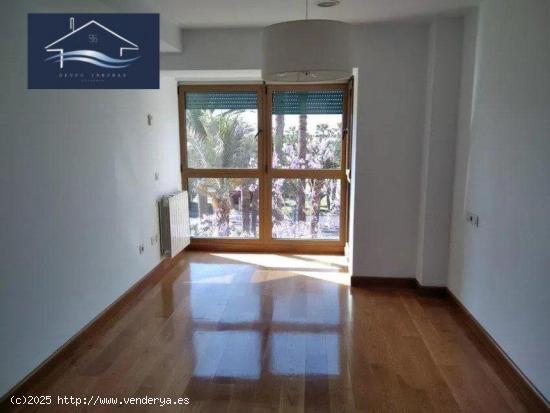 ESPECTACULAR Y AMPLIO PISO EN VENTA - ZONA CENTRO - PUERTO DEPORTIVO - ALICANTE