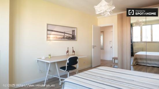 Elegante habitación en alquiler en apartamento de 5 dormitorios en Ríos Rosas - MADRID