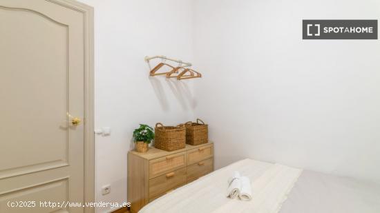 Habitación en piso compartido en barcelona. - BARCELONA