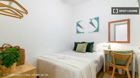 Habitación en piso compartido en barcelona. - BARCELONA