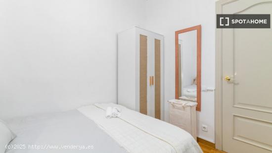 Habitación en piso compartido en barcelona. - BARCELONA