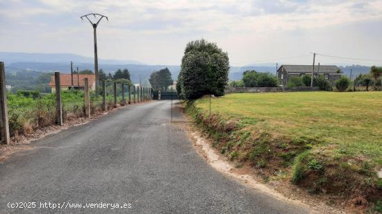 CASA UNIFAMILIAR CON FINCA EN EL VAL- NARON - A CORUÑA