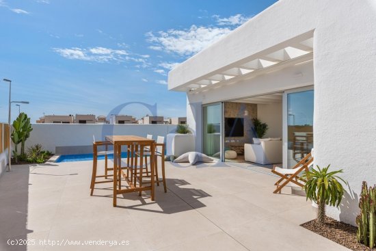 Villa en venta en Dolores (Alicante)