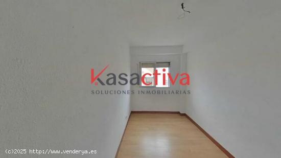 Piso en venta en calle Peironcely - MADRID