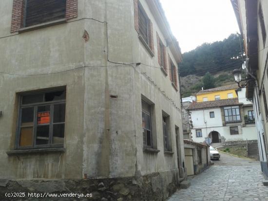 CASA JUNTO A LA PLAZA MAYOR DE CERVERA DEL PISUERGA. SIN COMISON PARA EL COMPRADOR. - PALENCIA