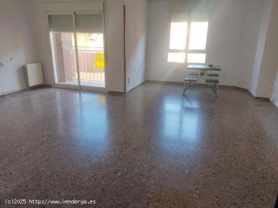 VIVIENDA DE 3 DORMITORIOS CENTRICA EN ZONA SAN CRISPIN - ALBACETE