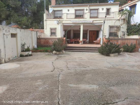 CHALET EN LAS FUENTECICAS CON PISCINA EN ZONA URBANA - ALBACETE