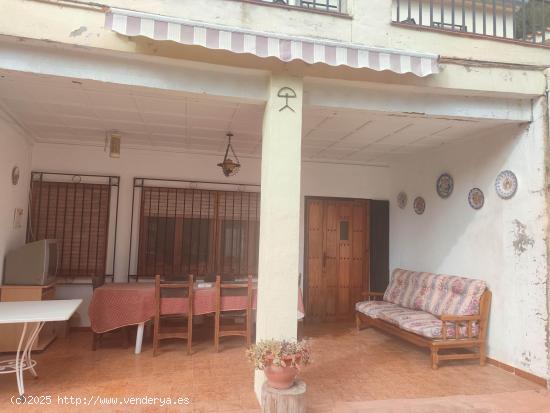 CHALET EN LAS FUENTECICAS CON PISCINA EN ZONA URBANA - ALBACETE