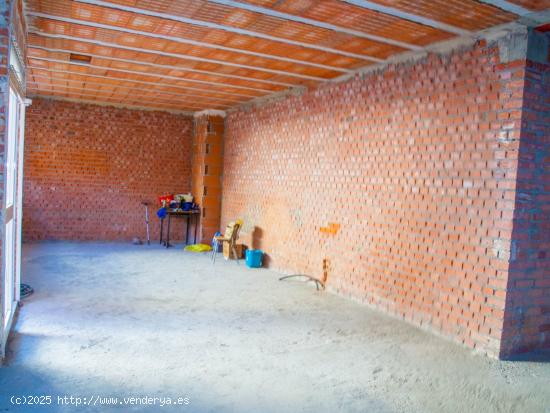 Local en Bruto de dos plantas para negocio o conversión a vivienda - GUADALAJARA