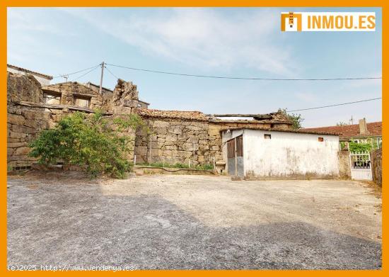 CASA CON TERRENO Y DOS CONSTRUCCIONES DE PIEDRA EN MUIÑOS - ORENSE