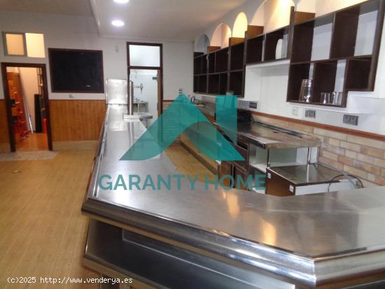 SE VENDE BAR EN  HERNÁN CORTÉS - CACERES