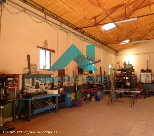 SE VENDE O ALQUILA NAVE INDUSTRIAL POLIGONO CAPELLANIAS - CACERES