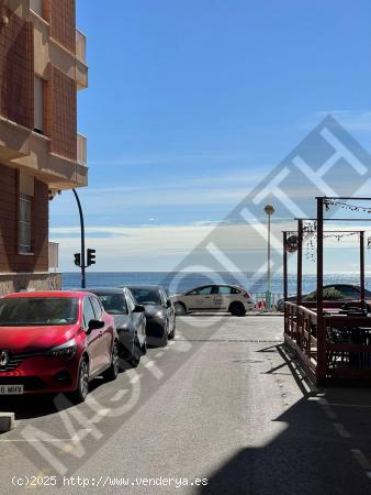  Estudio en PRIMERA LINEA DE LA PLAYA de Los Locos en Torrevieja - ALICANTE 