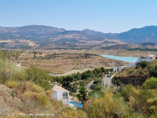 FINCA EN LA VIÑUELA AL LADO DEL PANTANO