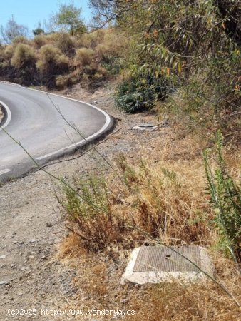 FINCA EN LA VIÑUELA AL LADO DEL PANTANO