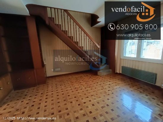 SE VENDE DUPLEX EN C/ GAONA CON GARAJE Y TERRAZA 50 METROS POR 350000€