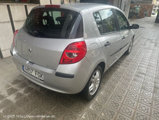 Renault Clio Confort Dynamique 1.4 16v - Barcelona