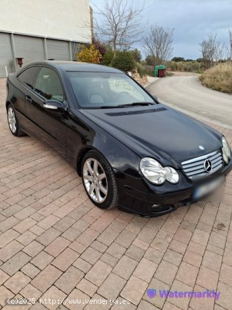 Mercedes 220 C  Sportcoupe de 2004 por 3.900 EUR. en Jaen