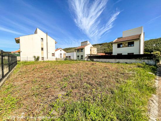 Terreno urbano llano en el centro de Argoños: ¡Construye tu chalet de ensueño a solo 1 km de la p