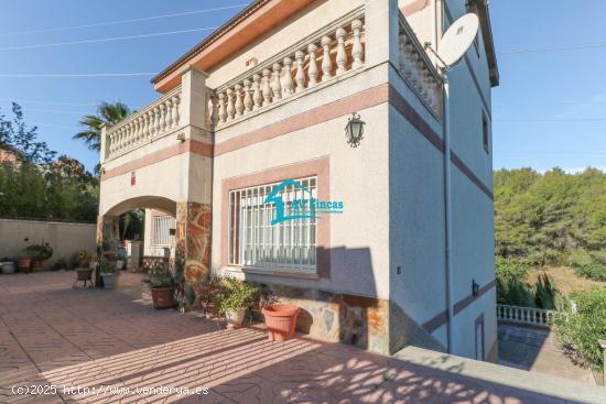 Venta de Chalet en  Sant Boi de Llobregat (Marianao) - BARCELONA