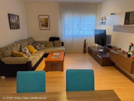 ACOGEDOR PISO EN VENTA CON PLAZA DE PARKING y PISCINA COMUNITARIA - BARCELONA