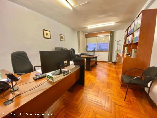  Piso de 4 dormitorios zona Vialia - PONTEVEDRA 