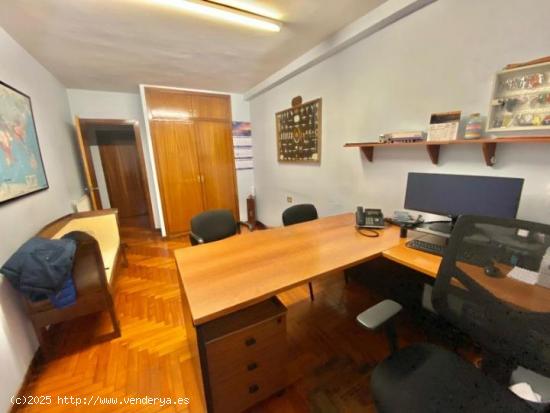 Piso de 4 dormitorios zona Vialia - PONTEVEDRA