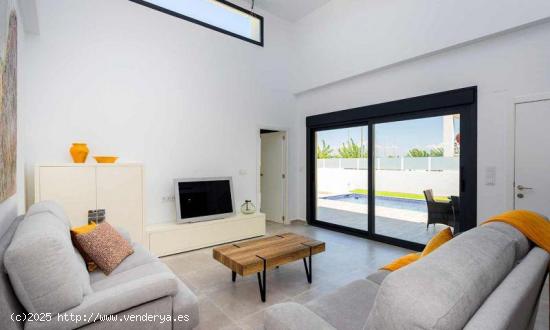 VILLA INPENDIENTE DE 3 DORM.DE DISEÑO MEDITERRANEO EN DAYA NUEVA(ALICANTE) - ALICANTE