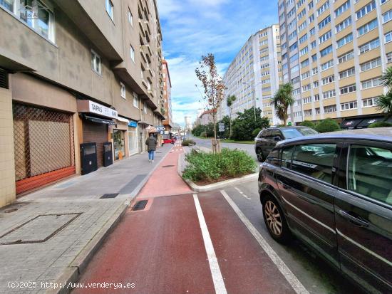 EN UNA DE LAS ARTERIAS DE ENTRADA Y SALIDA DE LA CIUDAD- EN LOS MALLOS-AVENIDA ARTEIXO - A CORUÑA