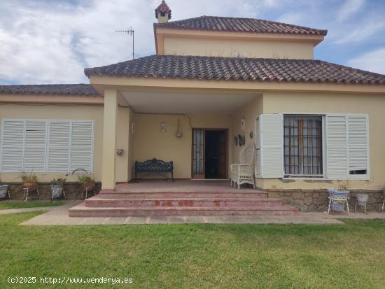 ESTUPENDO CHALET EN LA ZONA DE LA JARA - CADIZ