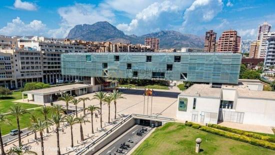 ¡Oportunidad única de aparcamiento en el corazón de Benidorm! - ALICANTE