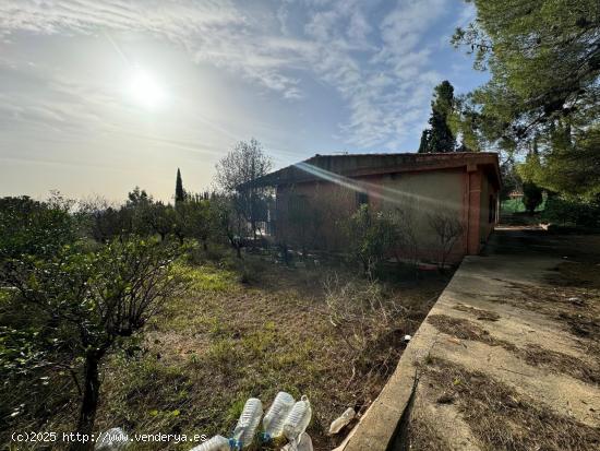 CHALET RUSTICO DE CUATRO HABITACIONES CON PISCINA, PINADA PRECIOSA. URB.CAÑA DEL PI-TURIS(VALENCIA)