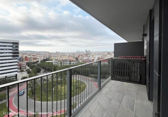 Fantástico piso reformado con vistas - BARCELONA