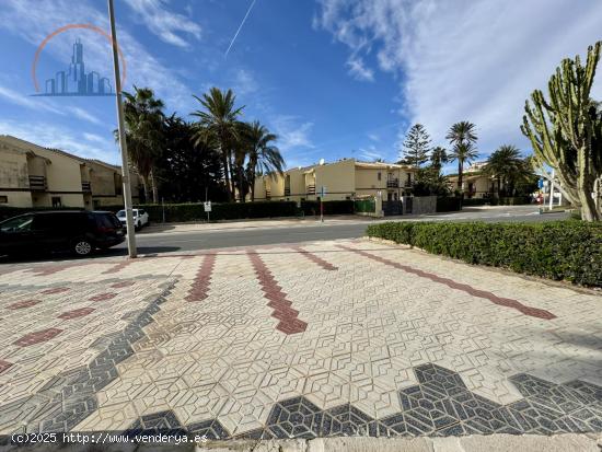  Se vende garaje en Edificio Gran Sol, La Manga del Mar Menor (zona Plaza Bohemia y Peke Park) - MURC 