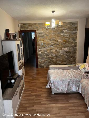 VENTA DE ACOGEDORA VIVIENDA ZONA VIRGEN DEL SOCORRO DE 3 DORMITORIOS - ALICANTE