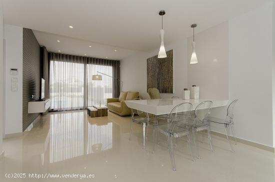 VILLA DE OBRA NUEVA EN ORIHUELA COSTA (CAMPOAMOR) - ALICANTE