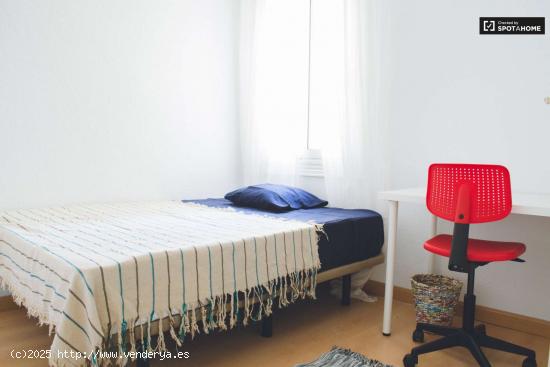  Amplia habitación con armario empotrado en apartamento de 5 dormitorios, Argüelles _ - MADRID 