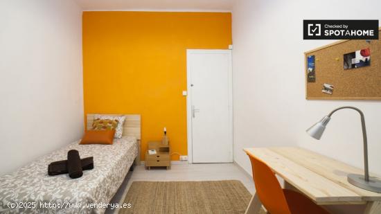 Encantadora habitación con cama individual en alquiler en el Eixample - BARCELONA