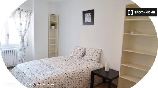 Habitación luminosa en piso compartido en Arrabal, Zaragoza - ZARAGOZA